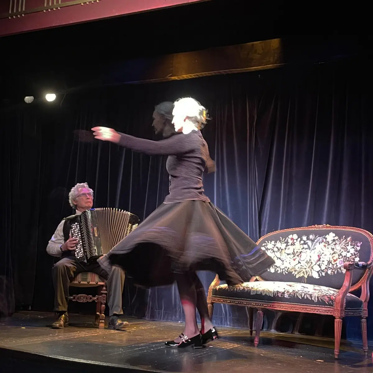 Herbe sauvage à l'ombre du dédain : hommage à Marianne Oswald