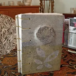 Fabrication d'un carnet en céramique - en duo avec Silvia Vennitti, relieuse 
