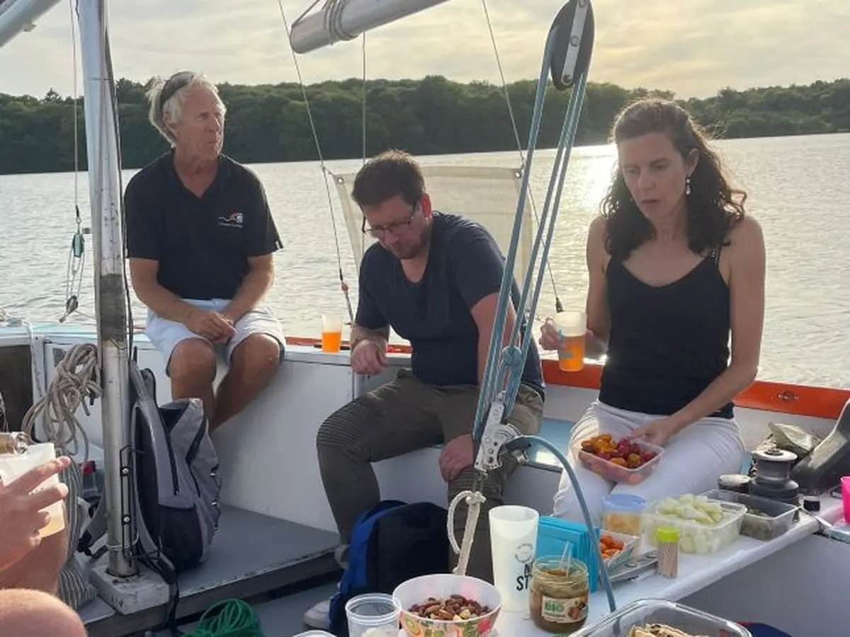 Navigation à la voile avec un feux d'artifice (13 juillet en soirée)