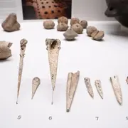 Visite sensible | Toucher le temps : une rencontre avec l’archéologie