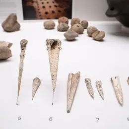 Visite sensible | Toucher le temps : une rencontre avec l’archéologie