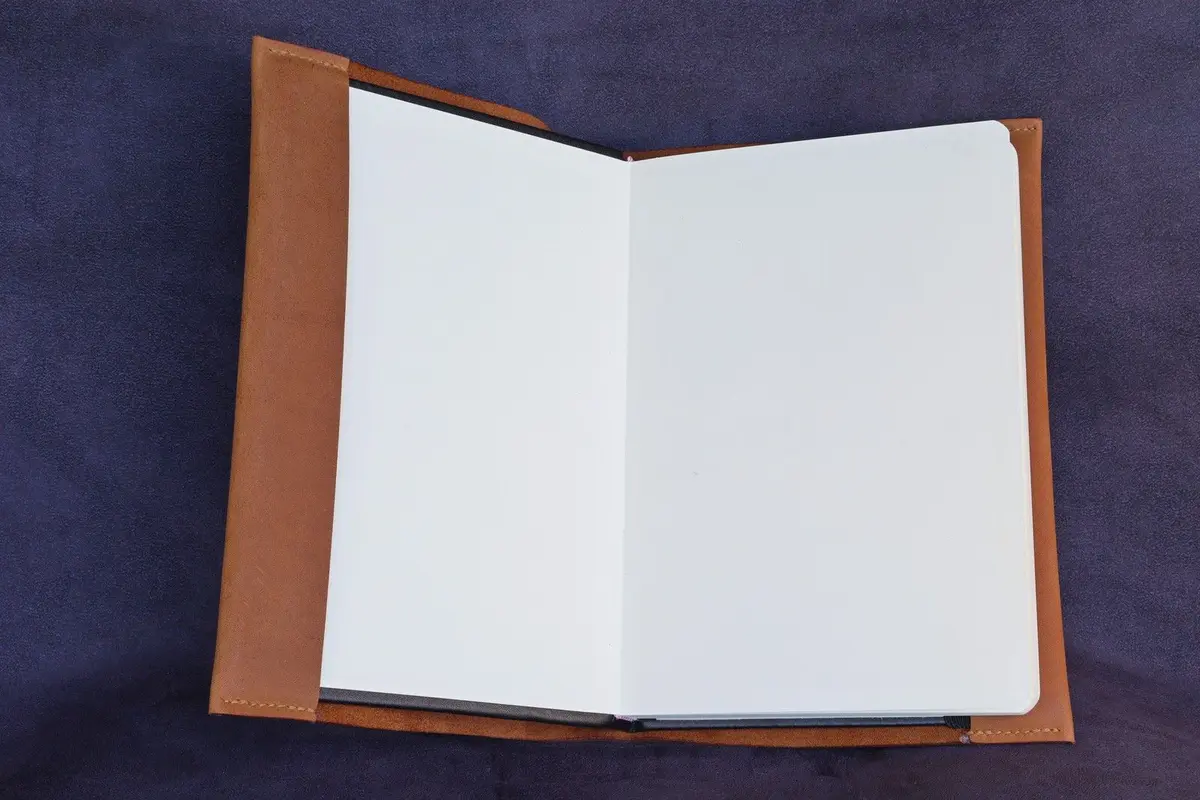 Stage de maroquinerie : Fabrication d'une couverture de carnet