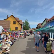 Marché aux puces et artisanat local