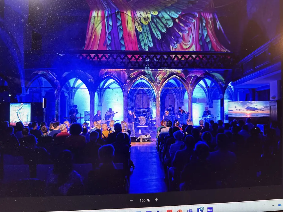 East Floyd a Tribute To Pink Floyd Show