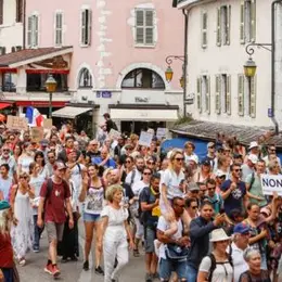 Grand rassemblement festif d'opposition contre le GNL au Nord de Strasbourg