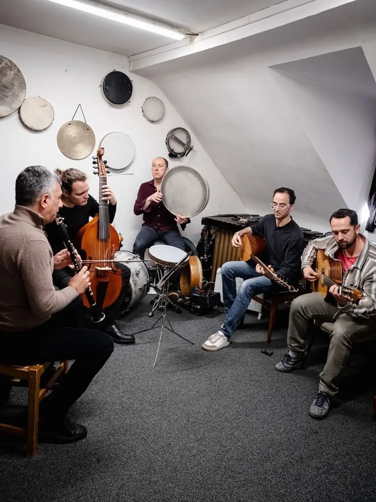 Les Oiseaux et la Terre - Barish Ayhan et les itinérants