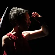 Solo d’humeur russe pour actrice émotionnellement élastique 