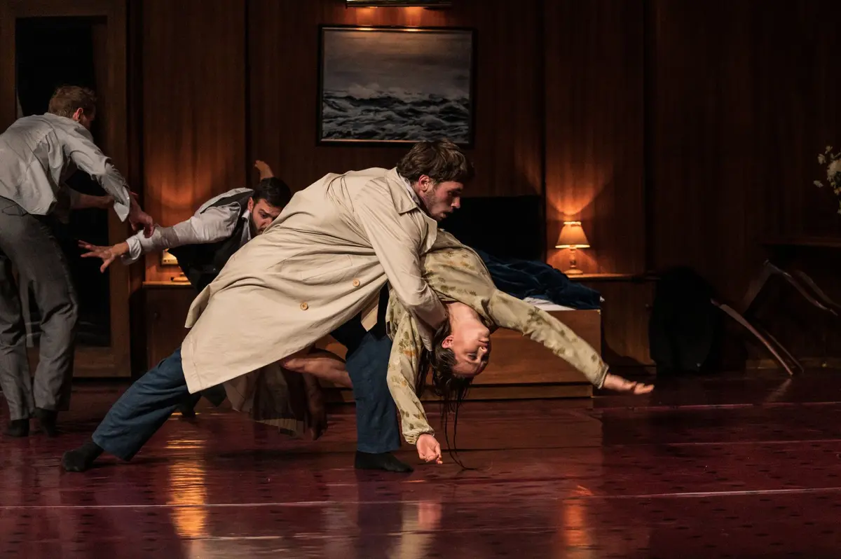 Diptych, the missing door and the lost room