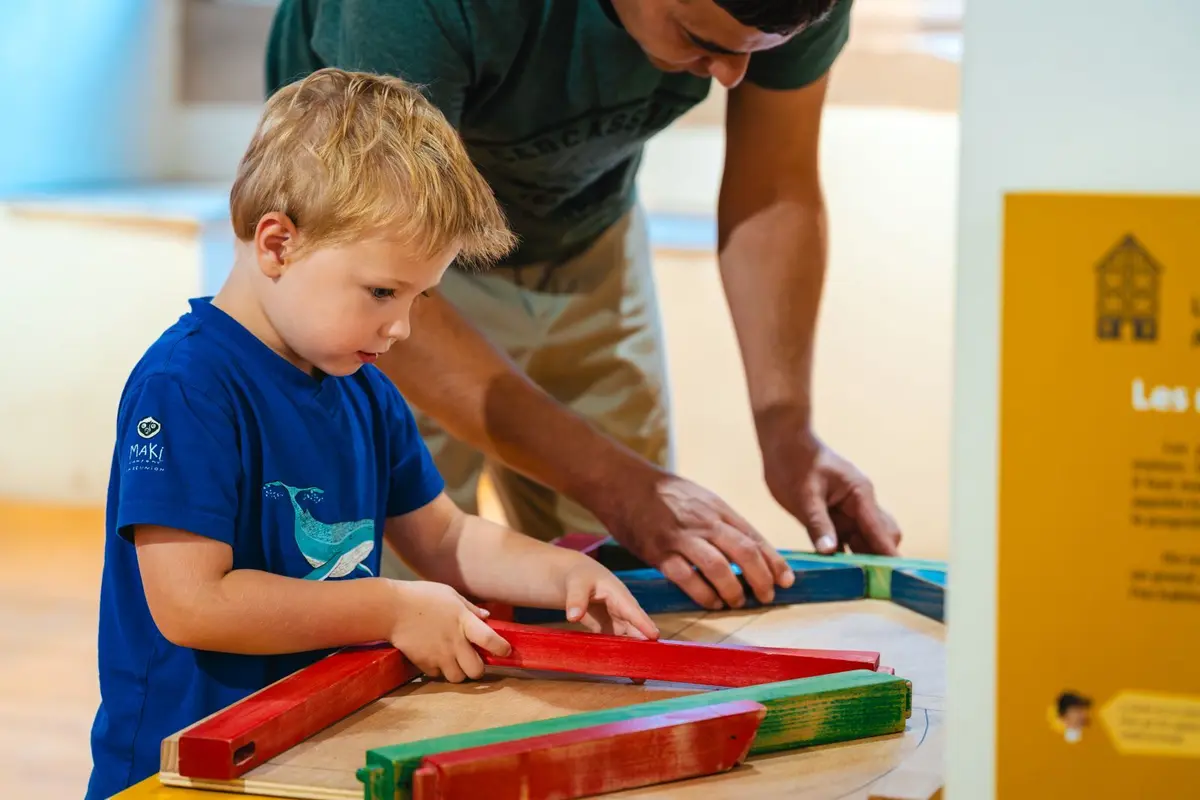 Visite-manipulation en famille l Pour les petits architectes