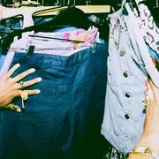 Grande vente de fripes, plants et vinyles. Le Mans. Salle Claircigny