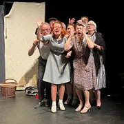 Une fleur sur les ruines d'Olivier Jollivet