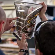 Rencontre avec l'artiste, la commissaire et un artisan verrier