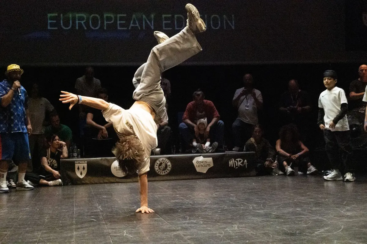 The Circle of Dancers : Édition internationale