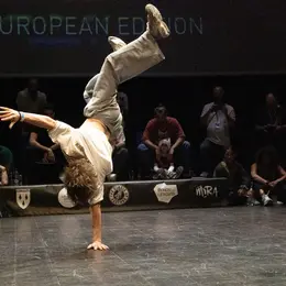 The Circle of Dancers : Édition internationale