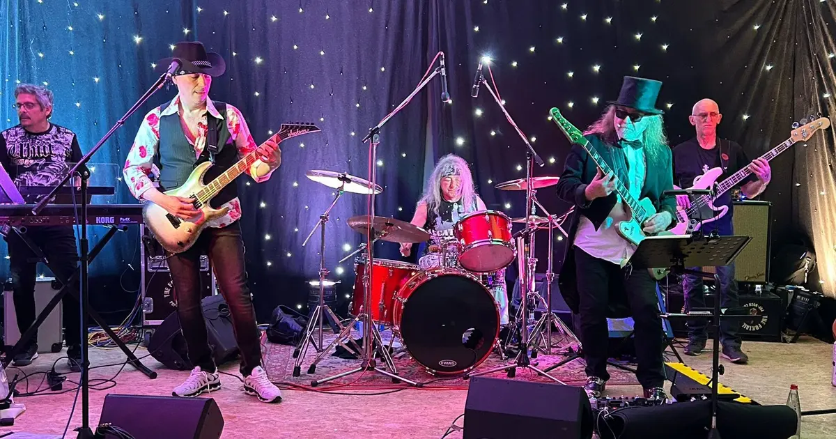 Fête de la Musique - Open Air - Wayves & The Foxtail Cover Band en concert