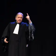 Badinter à Antibes au Théâtre Antibéa