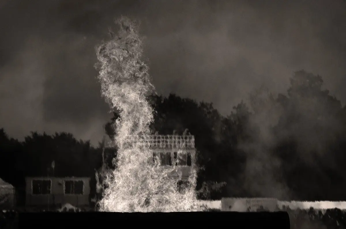 Vernissage | nul soleil. mais le feu