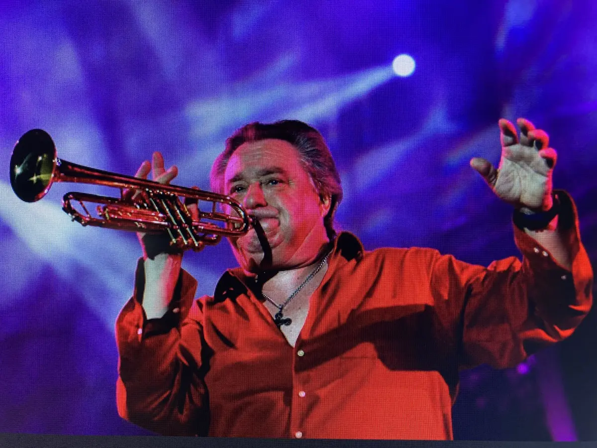 Jean-Claude BORELLY et sa trompette d'Or.