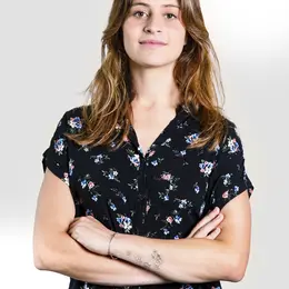 Célia Pelluet, en rodage à Paris avec Les particules hésitent aussi