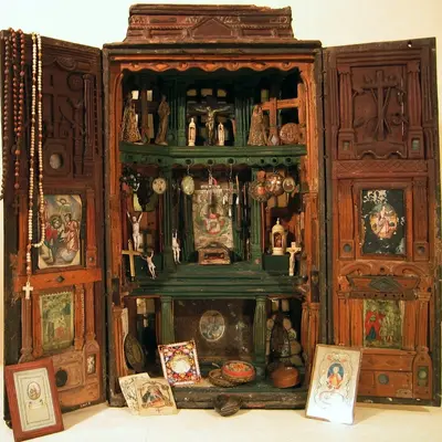 Sacrées Boîtes ! : des mondes miniatures entre art et spiritualité