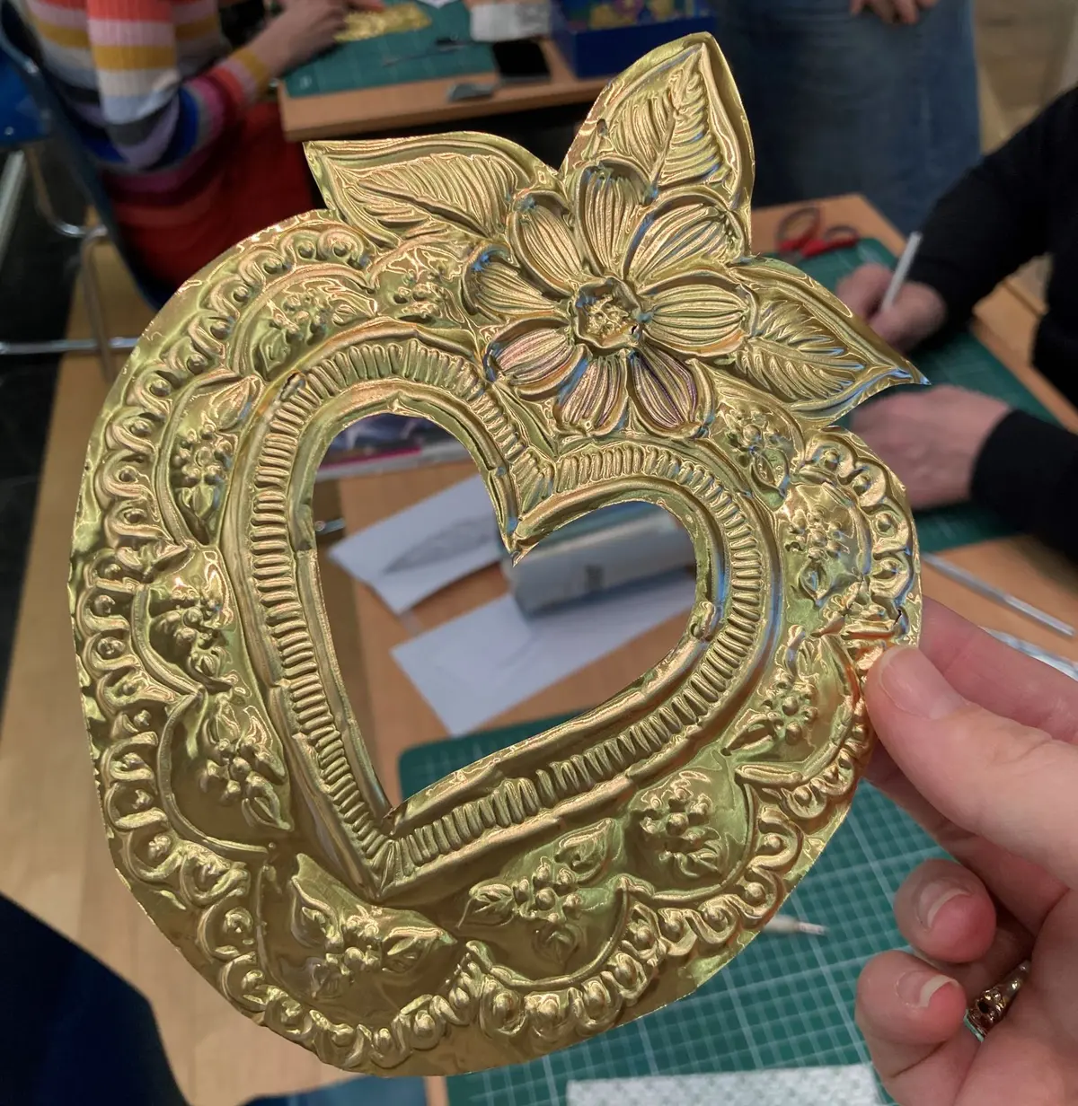 Atelier de Noël : Créez une crèche de Noël en métal repoussé 