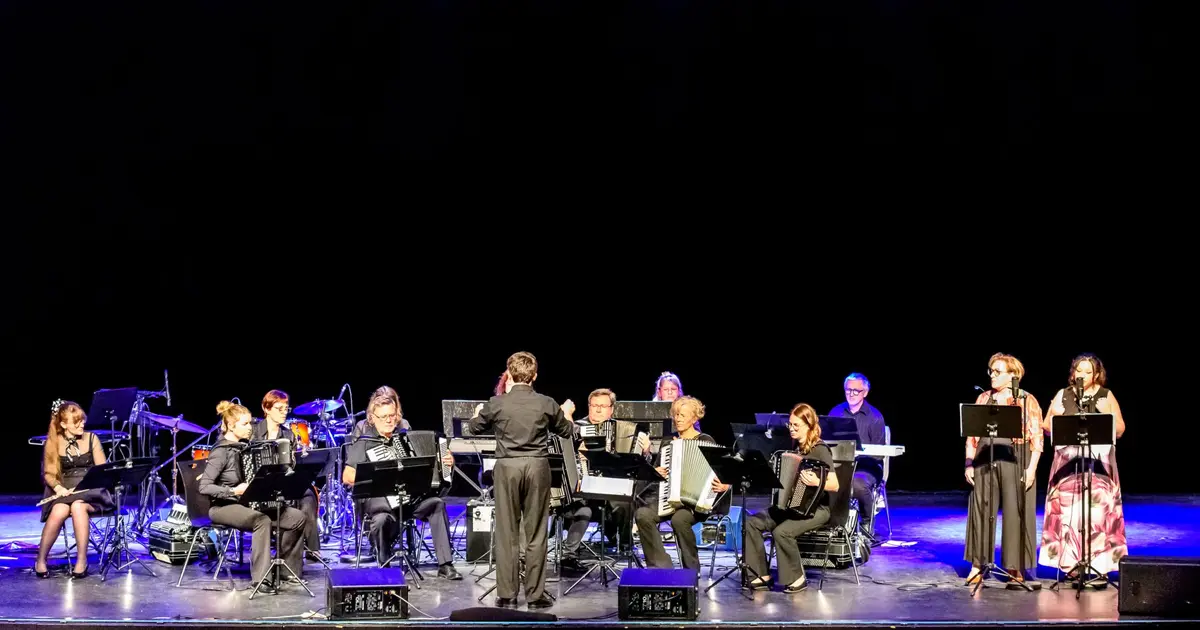 Accordéons sous les tilleuls
