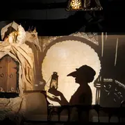 Et pourquoi pas empêcher la nuit de tomber ! - Cie Oui Sire