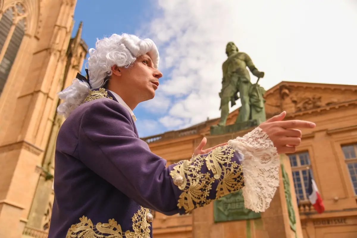 Visite nocturne en costume : Metz la royale
