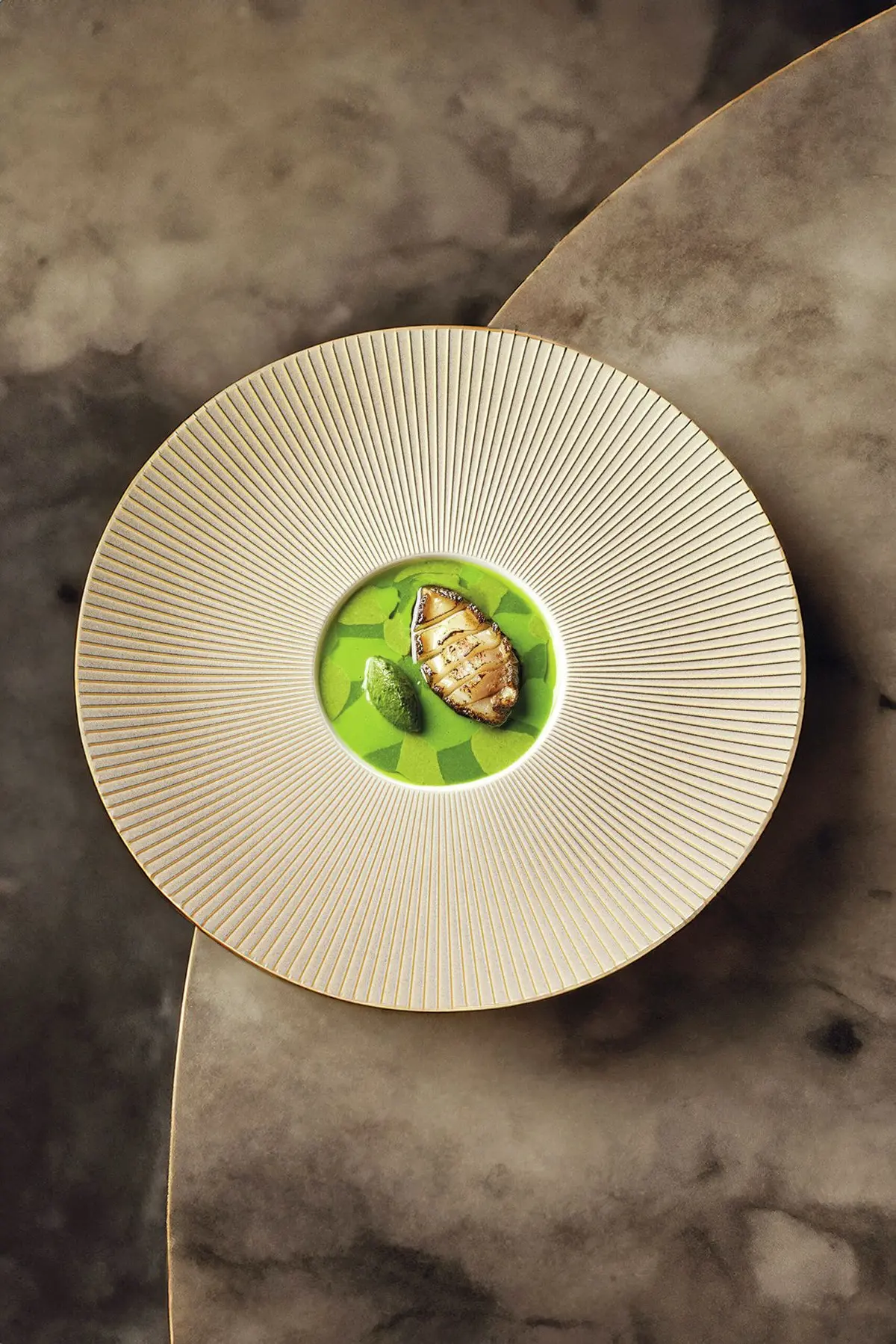 Des plats toujours magnifiés par le travail de la lumière et de la composition