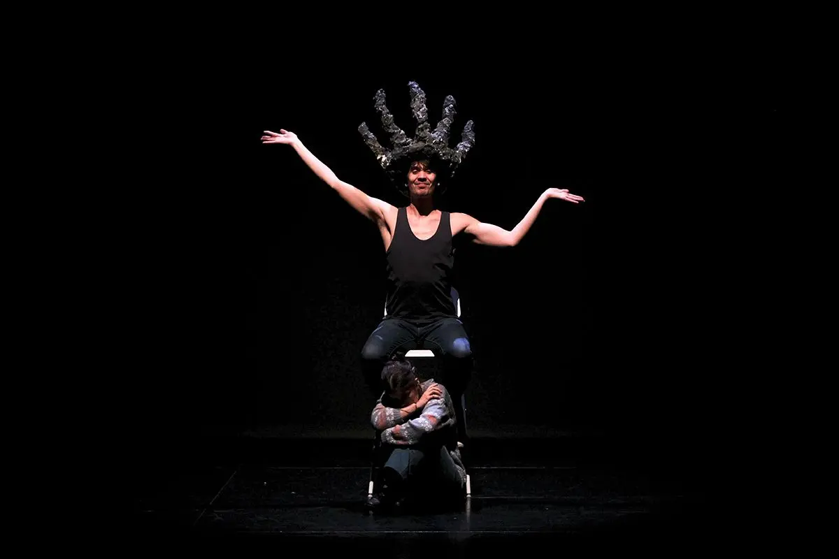 Dominique toute seule