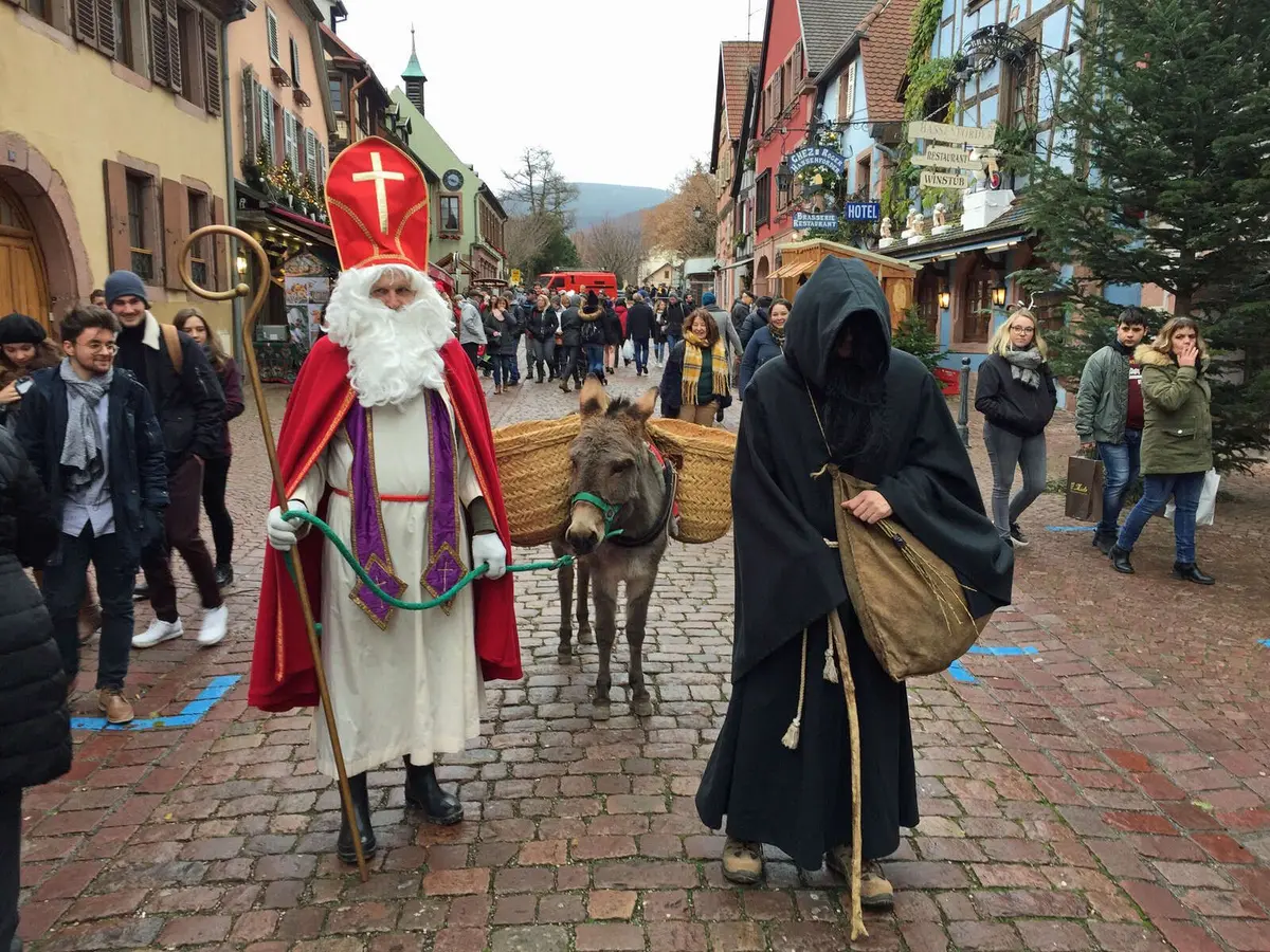 Saint Nicolas à la rencontre des enfants à Kaysersberg