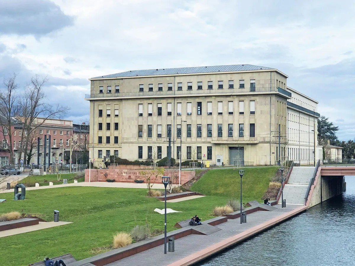Le bâtiment de la Poste Henner, définitivement fermé