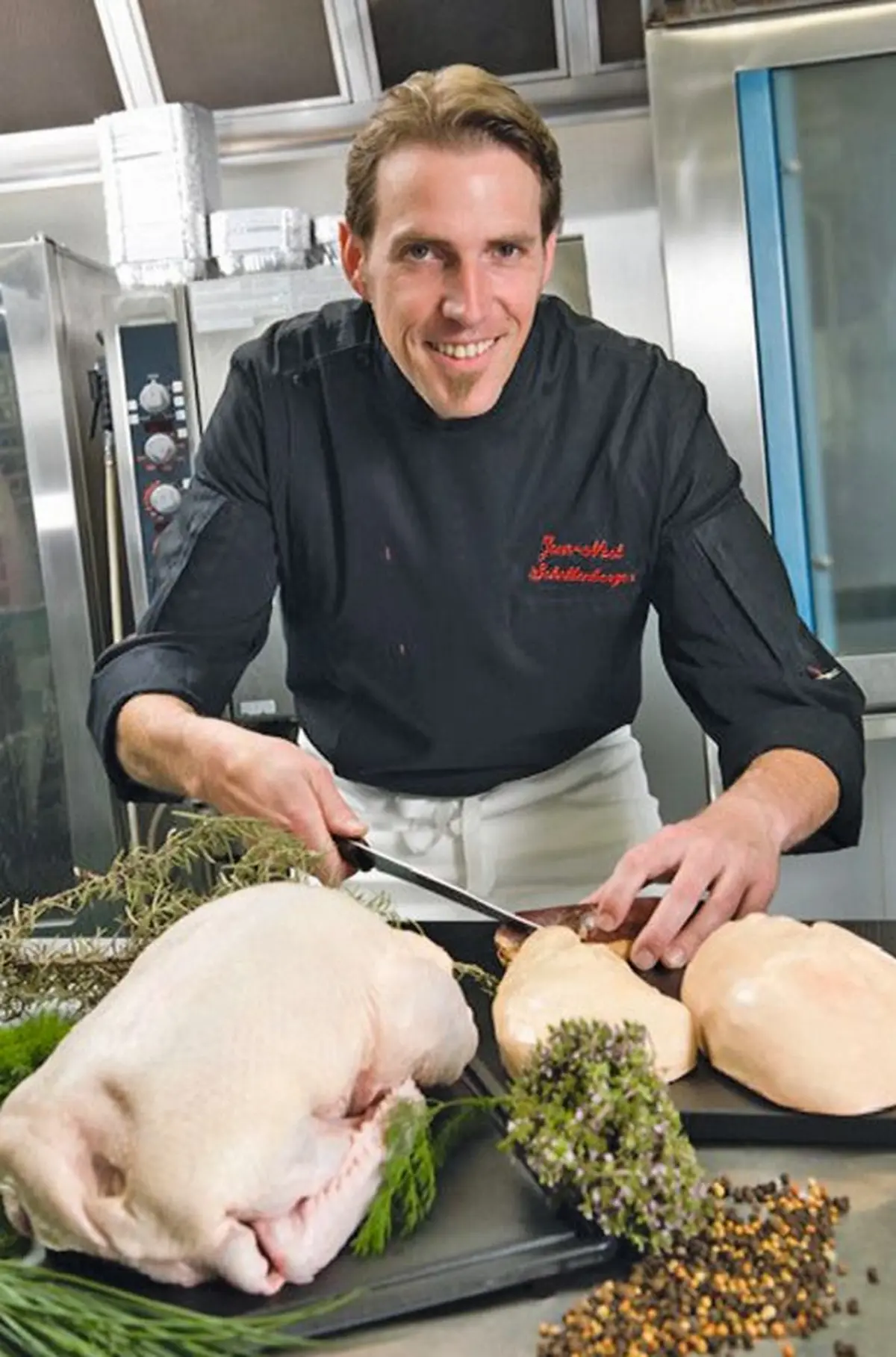 L'artisan travaille des produits de qualité