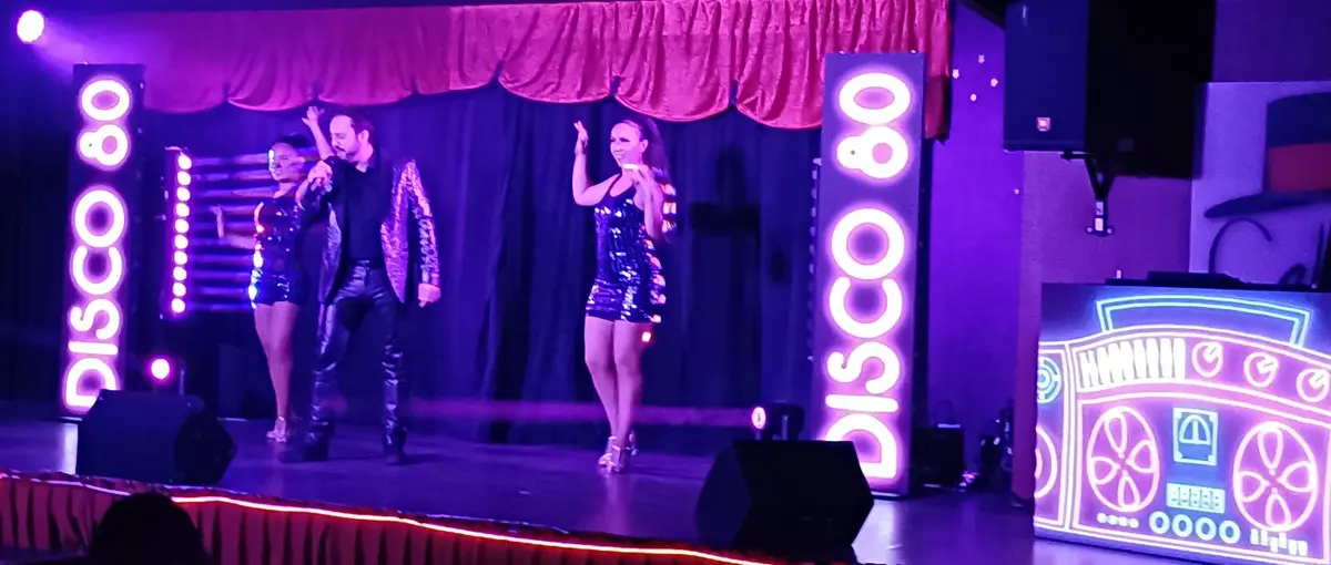 Disco 80 - d&icirc;ner spectacle