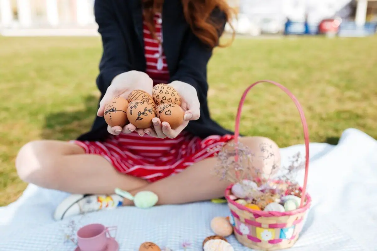 Grande chasse aux &oelig;ufs dans les jardins de Montmartre