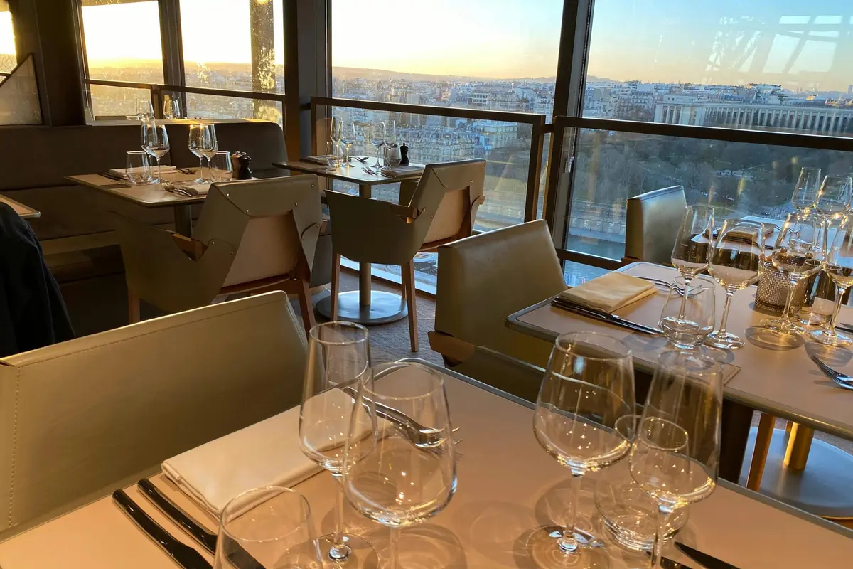 Tour Eiffel : Repas à Madame Brasserie