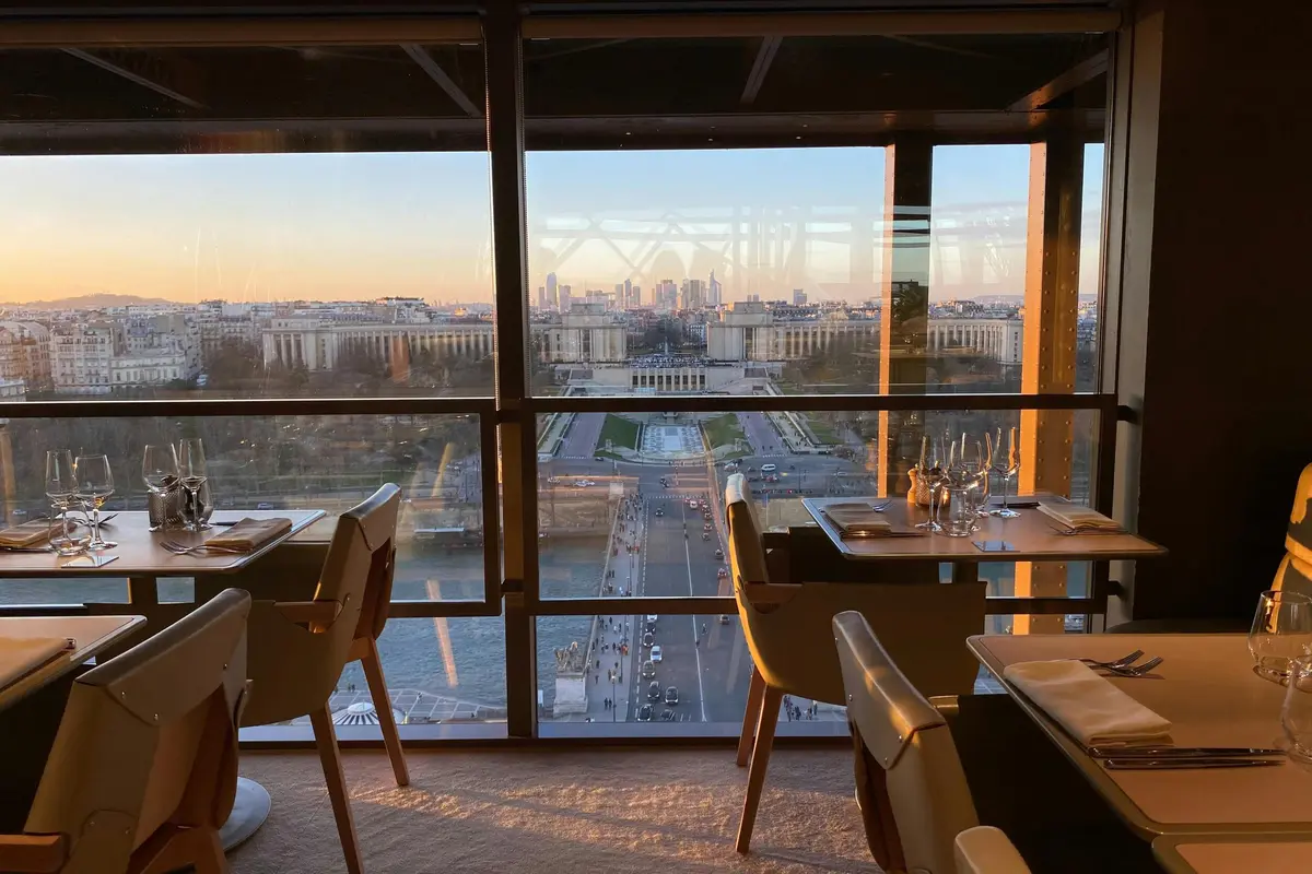 Tour Eiffel : Repas à Madame Brasserie