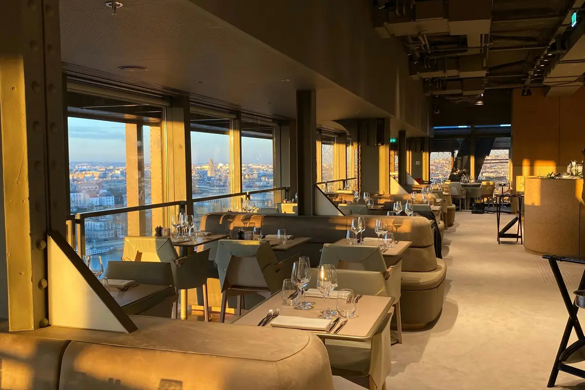 Tour Eiffel : Repas à Madame Brasserie