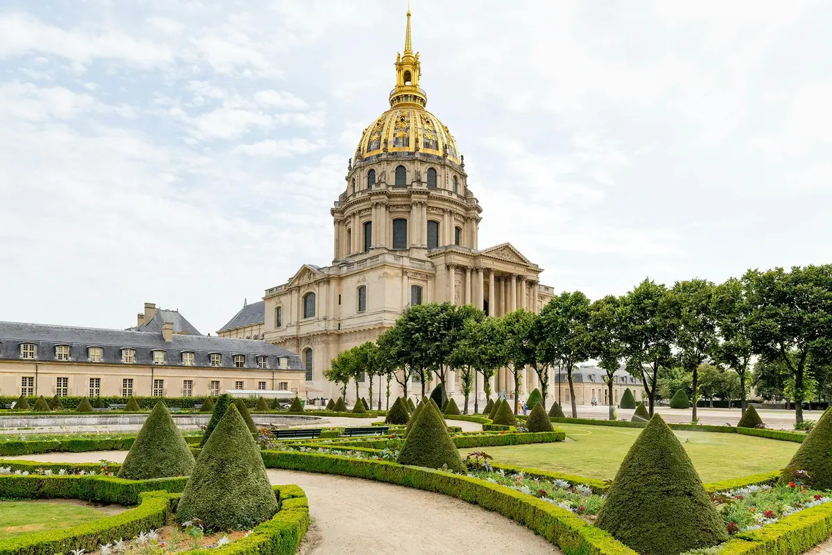 Cathédrale Saint-Louis des Invalides, également connue sous le nom d'église du Dôme, abrite le tombeau de Napoléon 1er
