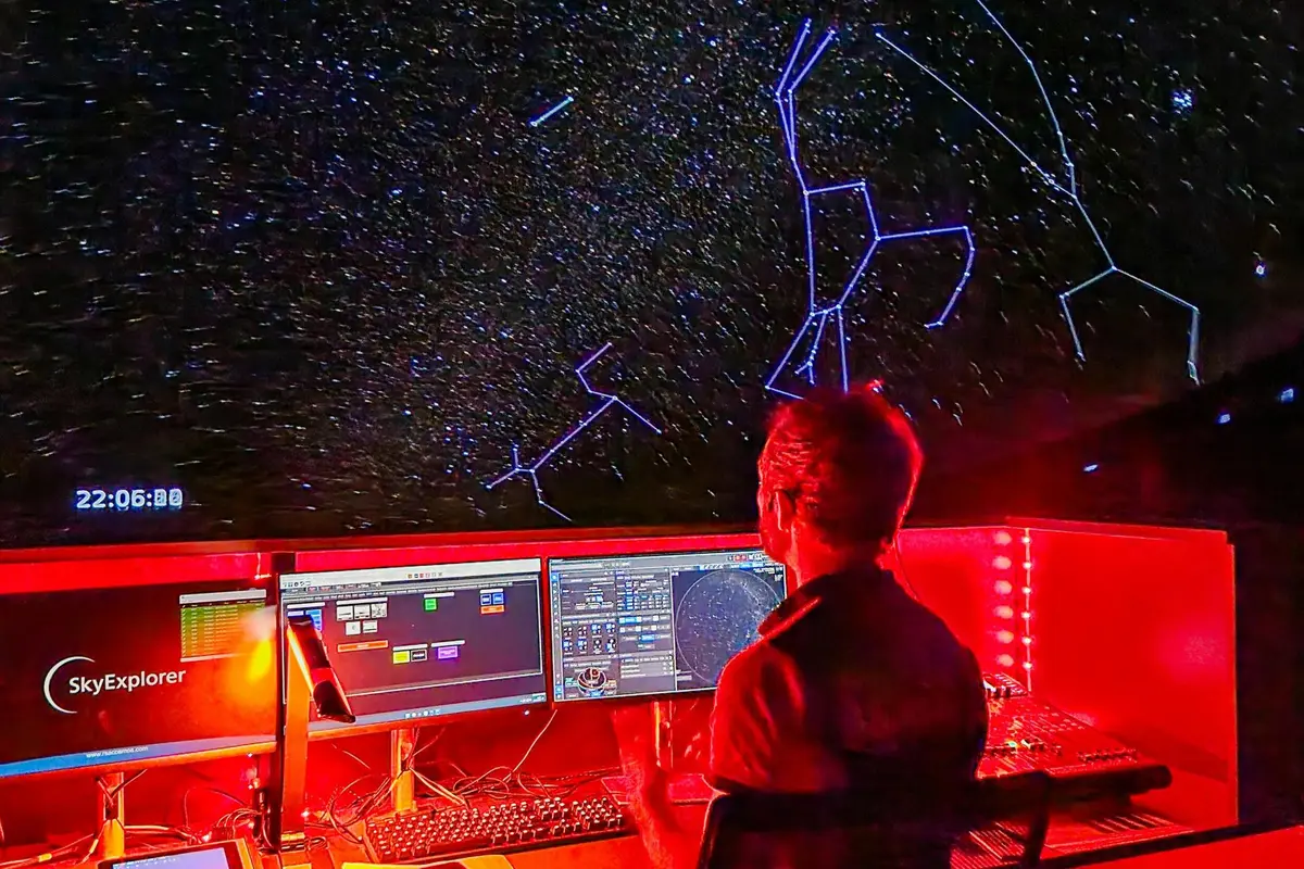 ANIMATION DANS LE PLANETARIUM