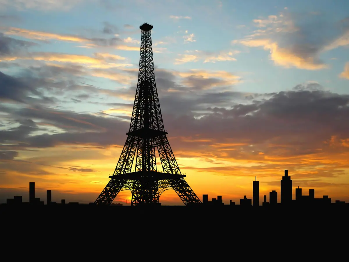 Tour Eiffel : Entrée réservée + accès au deuxième étage par ascenseur + audioguide