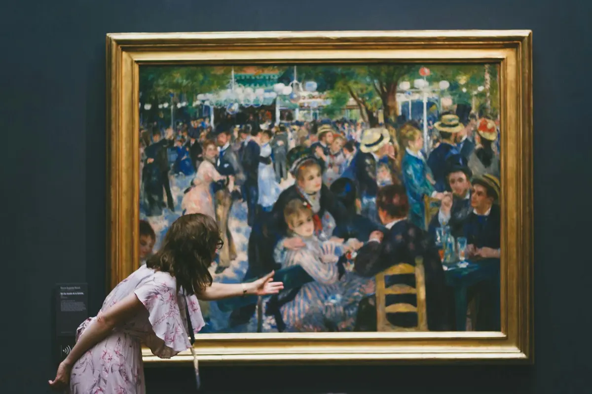 Renoir in Orsay Museum with Babylon tours