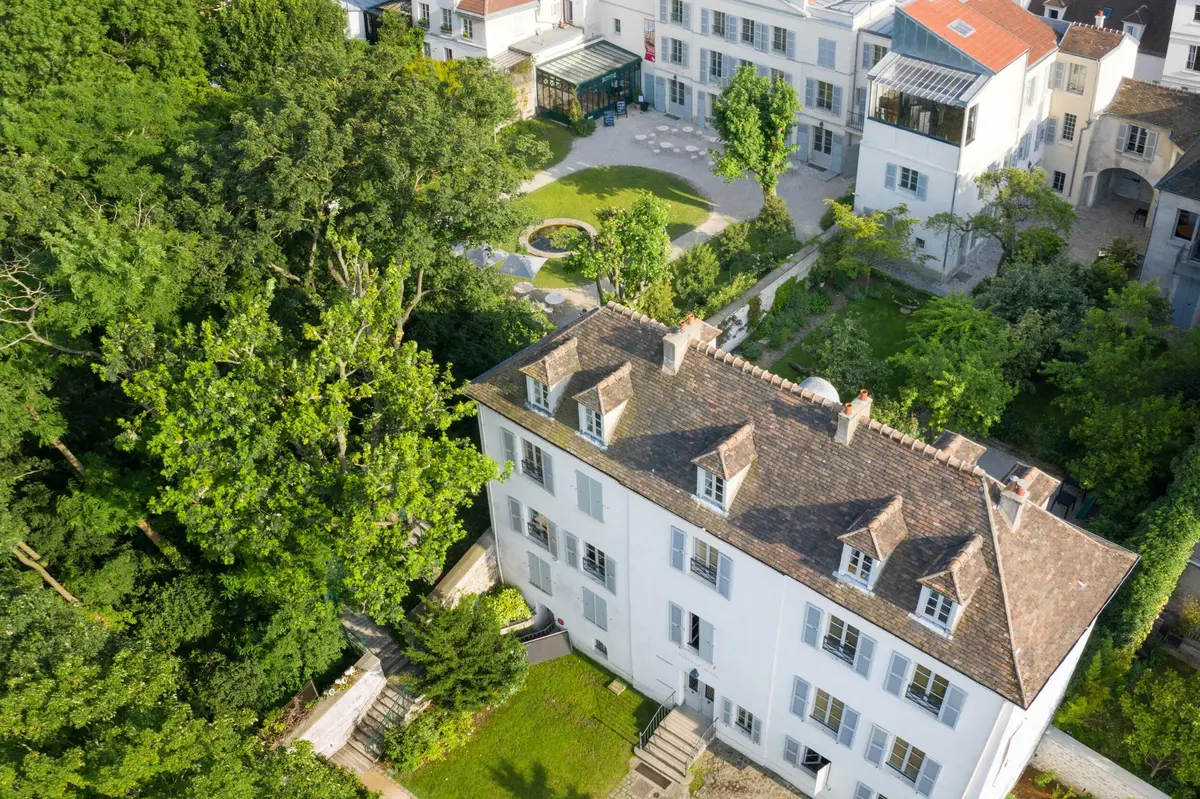 Vue aérienne du musée et des jardins
