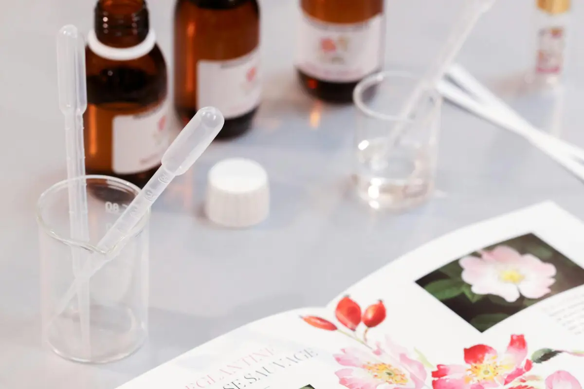 ATELIER DE PARFUMAGE DE LA FLEUR DE L'ANNÉE