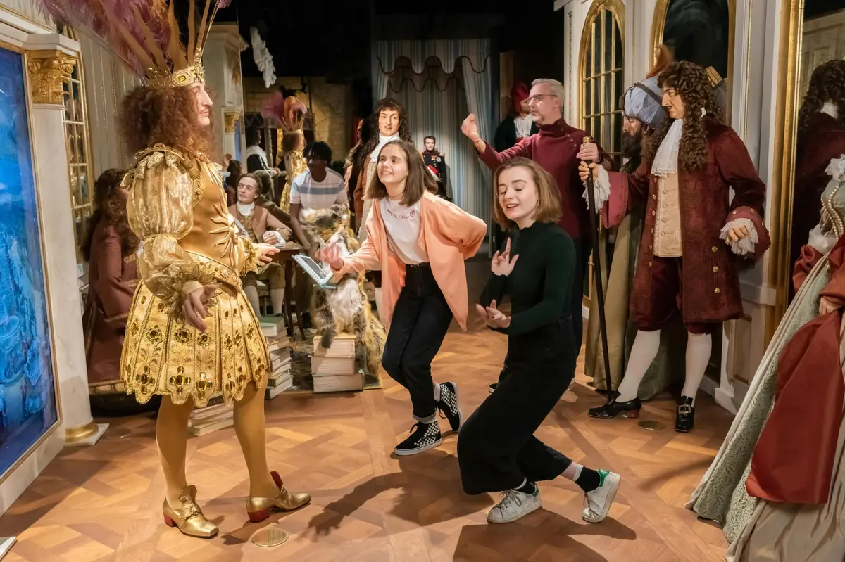 Statue of Louis XIV and Jean de la Fontaine