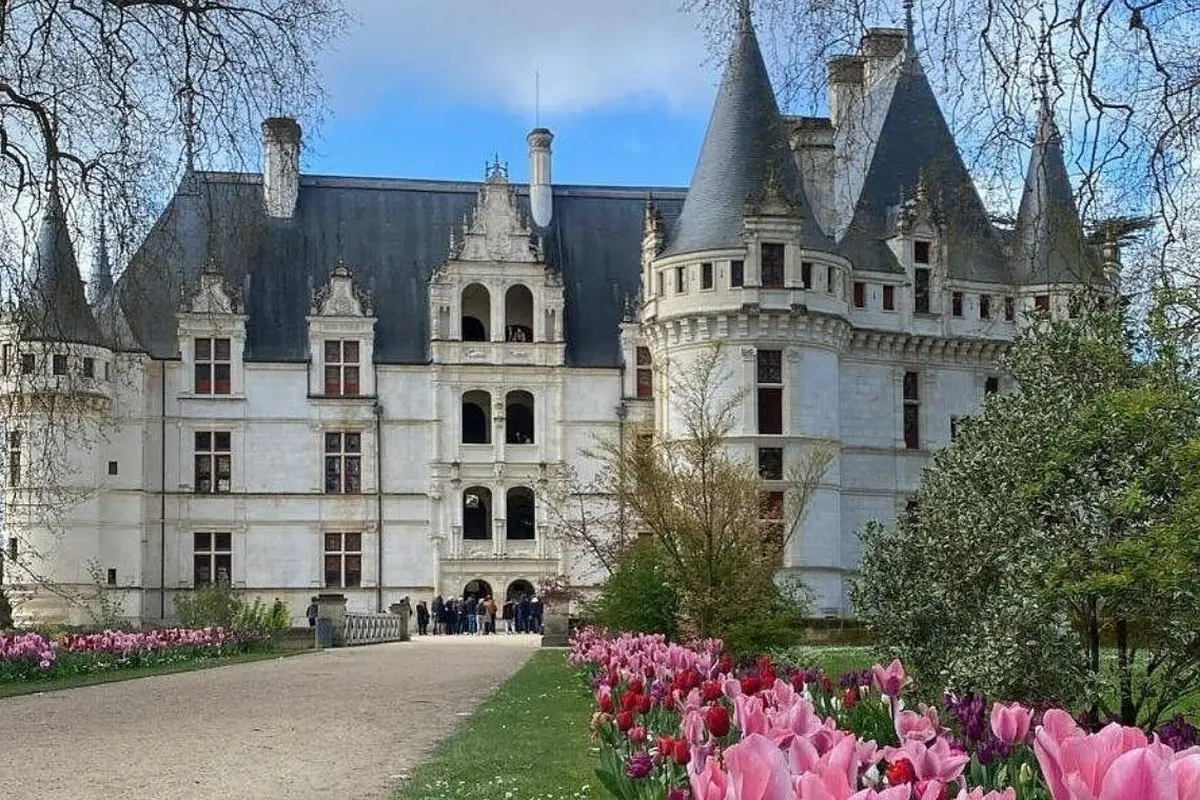Château d'Azay-le-Rideau depuis l'entrée