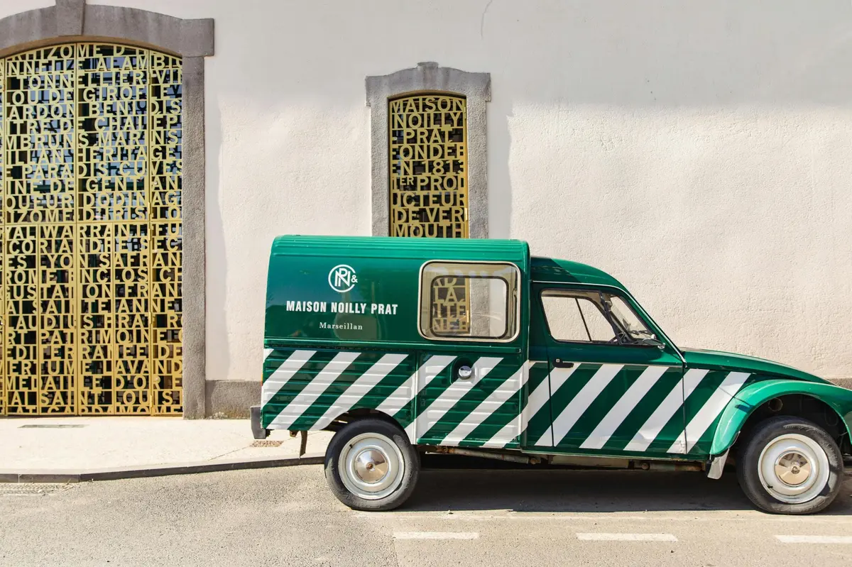 Façade de la maison avec l'Acadiane