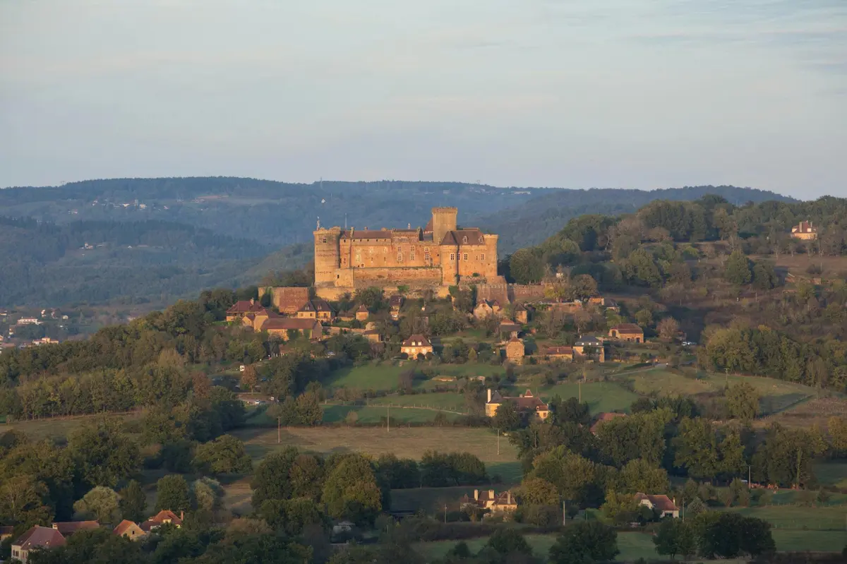 Château de Castelnau-Bretenoux, ensemble est et village de Prudhomat