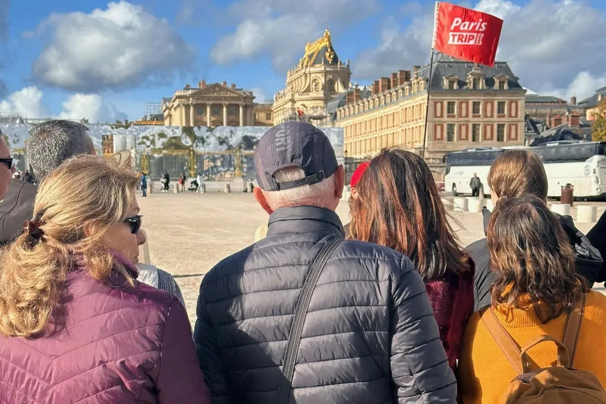 GUIDE TENANT LE DRAPEAU ROUGE DE PARIS