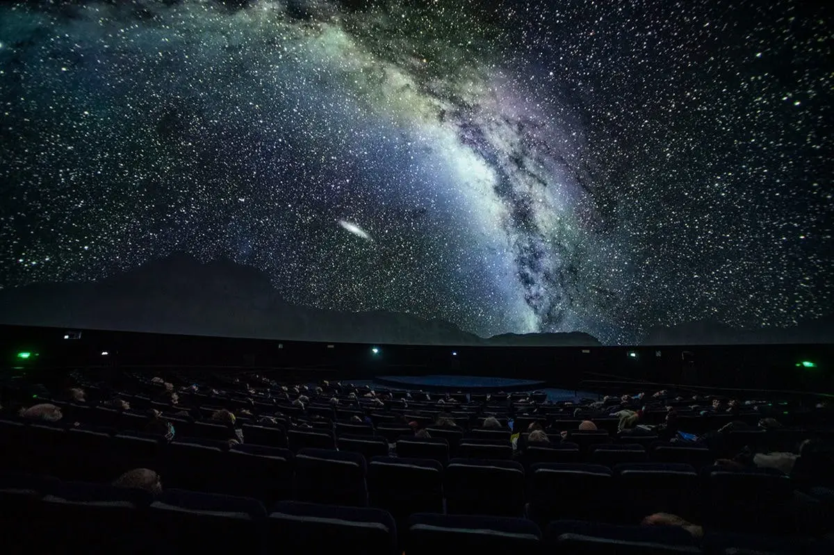Séance au planétarium